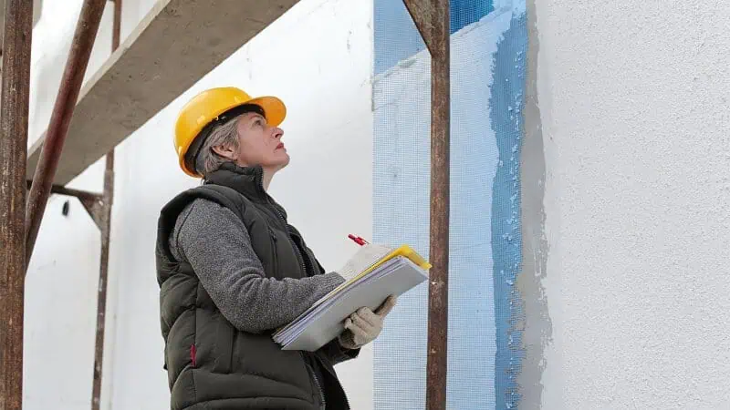 Un marchand de bien immobilier qui maîtrise les normes de construction
